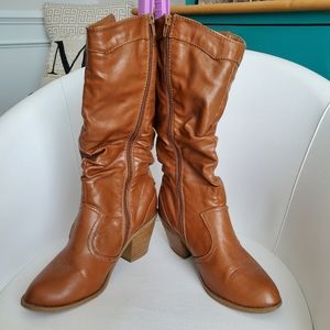 Western style boot (size 9 US, 40 EU)